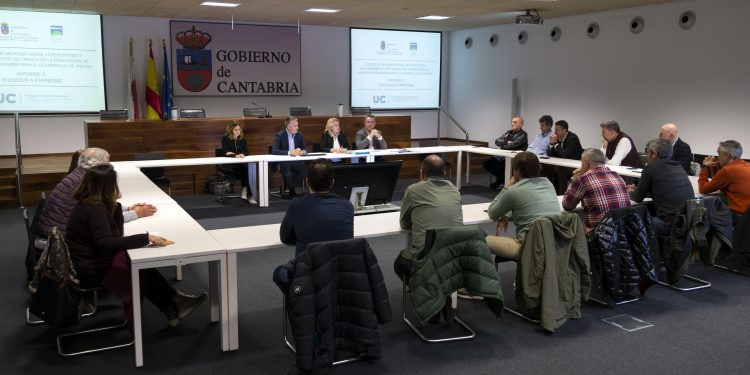 El Gobierno reúne al sector conservero para analizar el estudio de la UC sobre la idoneidad de la IGP de la anchoa