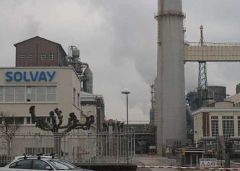 Fallece un trabajador de El Astillero en un accidente laboral en la fábrica de Solvay en Torrelavega