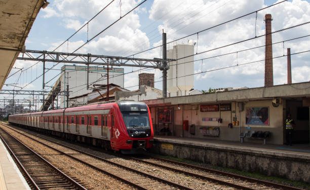 Averías en la catenaria provocan retrasos de hasta seis horas en trenes Alvia entre Santander y varias ciudades
