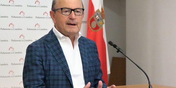 López Marcano urge soluciones para frenar el declive del aeropuerto Seve Ballesteros tras la pérdida de 157.000 pasajeros