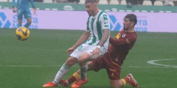 El Racing vence al Córdoba y consolida su recuperación en El Arcángel (1-2)