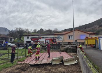 Fuerte viento y frío extremo colapsan Cantabria: 237 llamadas al 112, vuelos cancelados y trenes suspendidos