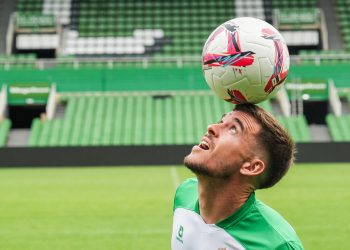 Clément Michelin, jugador del Racing, sufre una rotura de fibras en el cuádriceps derecho