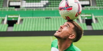 Clément Michelin, jugador del Racing, sufre una rotura de fibras en el cuádriceps derecho