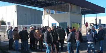 Arranca con un 90% de seguimiento la huelga indefinida en la planta de Altadis en Entrambasaguas