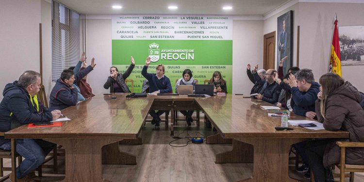 Reocín aprueba la revisión de la tasa de basuras por la normativa nacional de residuos