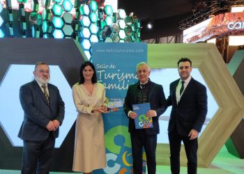 Santander recibe en FITUR el Sello de Turismo Familiar como destino ideal para familias