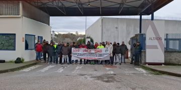 La plantilla de Altadis en Entrambasaguas inicia una huelga general indefinida por falta de personal