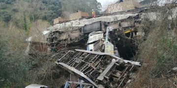 Descarrila un tren de mercancías en Pesúes, resultando herido el maquinista