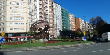 Dos jóvenes de 18 y 22 años golpean y roban a un hombre en Santander