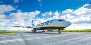 Ryanair reducirá un 5% su tráfico en el aeropuerto de Santander este verano