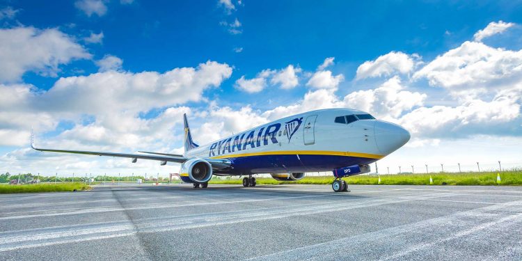 Ryanair reducirá un 5% su tráfico en el aeropuerto de Santander este verano