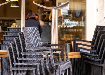 El sector servicios en Cantabria crece un 2,5% en noviembre, superando la media nacional