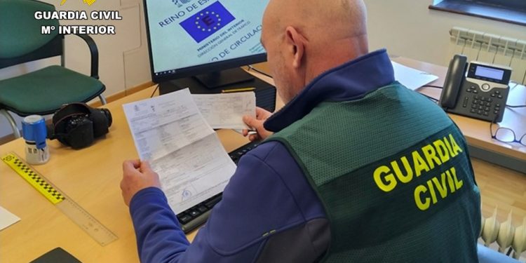 La Guardia Civil desmantela una trama de falsificación documental en transferencias de vehículos en Cantabria