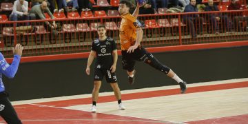 El Bathco BM Torrelavega arranca su Torneo Invernal con un trabajado triunfo ante el ABC de Braga (33-30)