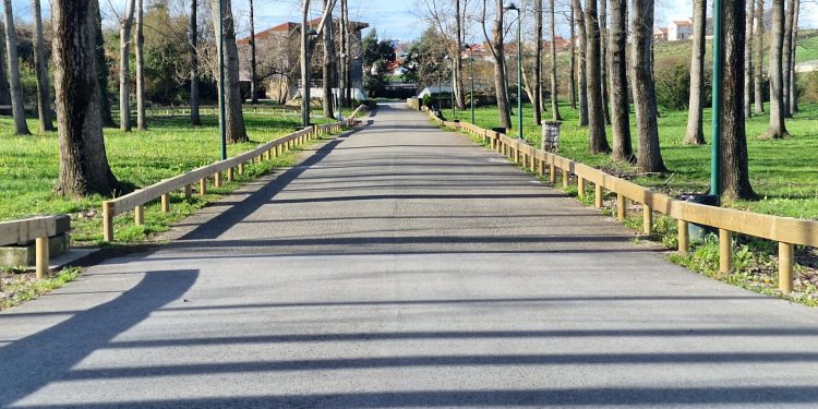 El Ayuntamiento de Suances finaliza el año con infraestructuras y espacios mejorados como la instalación del vallado perimetral de El Espadañal
