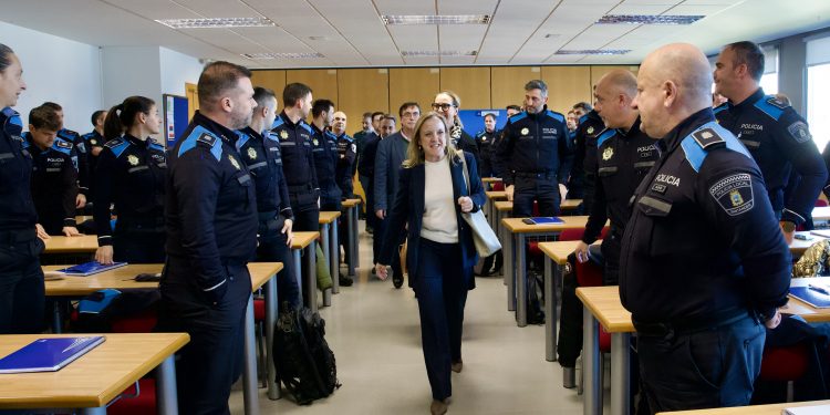 Inicia el segundo Curso Básico de Policía Local en Cantabria con 56 aspirantes y un enfoque en formación práctica y digital