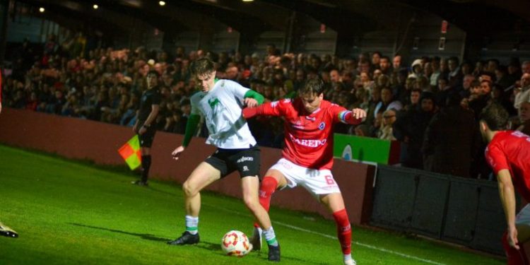 El Laredo vence al Rayo Cantabria y la Gimnástica se hunde ante el Escobedo en los derbis cántabros