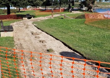El Ayuntamiento de Suances pavimenta la senda peatonal de La Ribera mejorando la accesibilidad