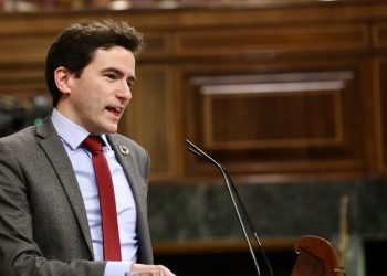 Pedro Casares oficializa su candidatura para liderar el PSOE cántabro