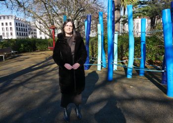 Laura Velasco (VOX) denuncia la presencia de ratas en el parque infantil de los Jardines de Pereda