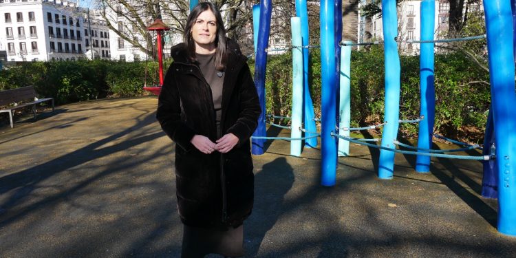 Laura Velasco (VOX) denuncia la presencia de ratas en el parque infantil de los Jardines de Pereda