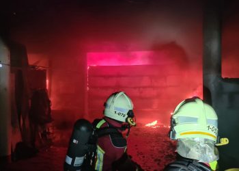 Incendio en un garaje de Ajo afecta a parte de una vivienda unifamiliar