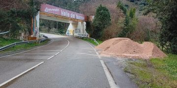 Reabierta la CA-181 entre Pesués y el Nansa tras dos días cerrada por el descarrilamiento de un tren