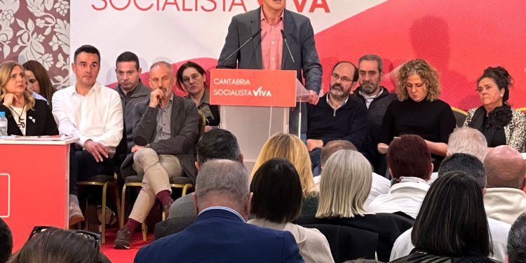 Zuloaga acusa a Sáenz de Buruaga de «asfixiar la economía» regional por la demora en los pagos