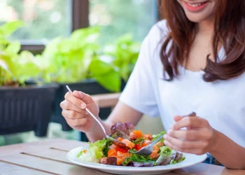 Gobierno de Cantabria y Fundación Real Racing Club colaborarán en un proyecto educativo para vincular la alimentación de calidad con un estilo de vida saludable y deportivo