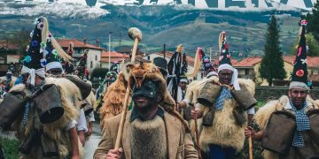 La Vijanera llena Silió de tradición y multitud de visitantes