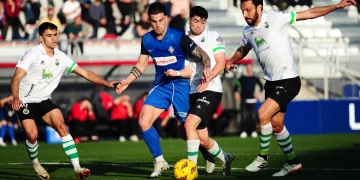 Racing y Málaga lucirán los ‘brazaletes de la esperanza’ en apoyo a la lucha contra el cáncer