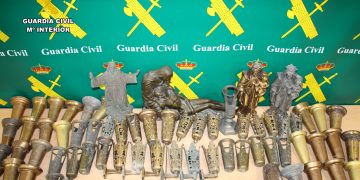 Detenidos tres hombres por robar en cementerios de Cantabria