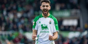 Las entradas para el Racing-Málaga, agotadas en varias zonas del estadio al venderse más de 2.000