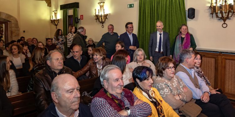 Camargo rinde homenaje a sus docentes jubilados en un acto de reconocimiento a su labor educativa