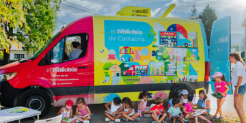 El Bibliobús de Cantabria celebra el Día de las Bibliotecas con actividades especiales