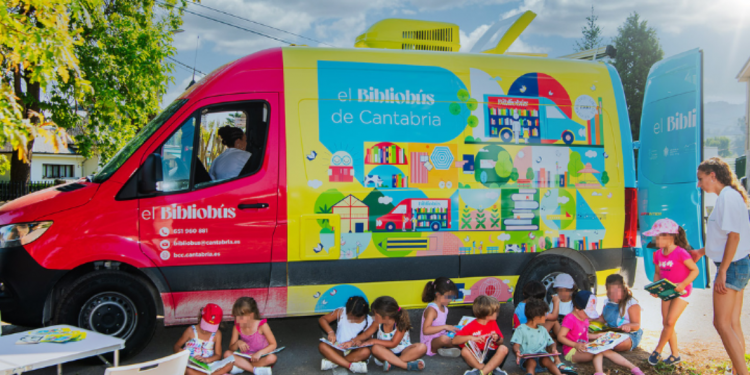 El Bibliobús de Cantabria celebra el Día de las Bibliotecas con actividades especiales