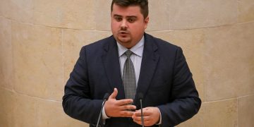 Vargas (PP) defiende la gestión del transporte sanitario y acusa a Paula Fernández (PRC) de desconocer la Ley