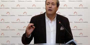 «Zuloaga representa la división: entre los cántabros y en su partido», señala el PP