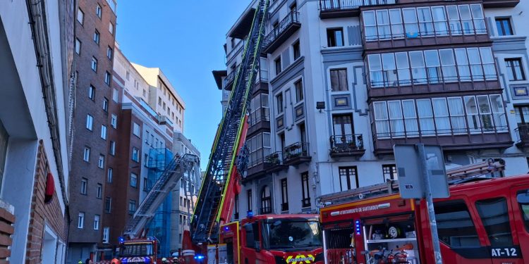 El incendio de la calle Juan de la Cosa en Santander que causó la muerte de dos personas sigue investigándose