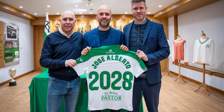 José Alberto López renueva con el Racing hasta 2028