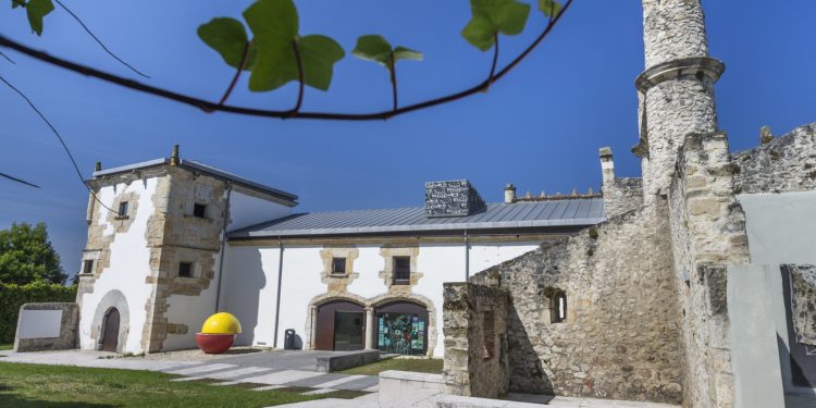 “A tiempo completo: vida de mujeres” pone en valor el papel femenino en la memoria colectiva del barrio de Entrehuertas