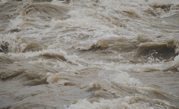 Siete tramos de ríos en observación por la acumulación de lluvias en Cantabria