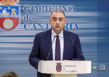 Media acusa a los socialistas de «mentir» sobre el decreto ‘ómnibus’ y celebra la gratuidad de Cercanías en 2025