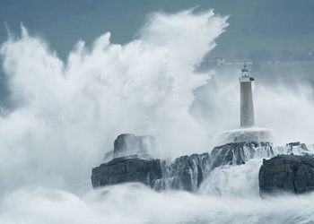 Santander activa el dispositivo preventivo por temporal marítimo con olas de hasta 7 metros