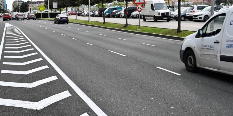 Una niña de 3 años y un conductor de 39 resultan heridos en un accidente en Marqués de la Hermida en Santander