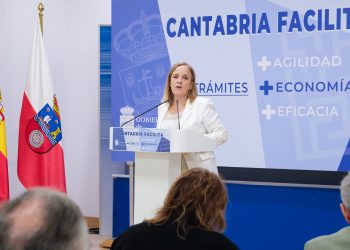 El Parlamento cántabro inicia el debate de la Ley de Simplificación Administrativa entre críticas y ajustes