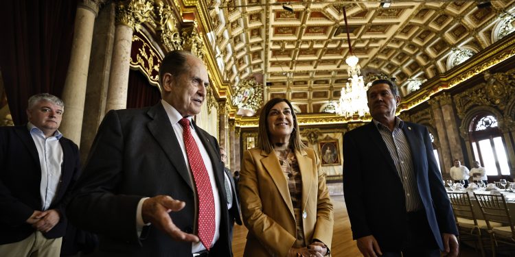 Buruaga busca fortalecer los lazos entre Cantabria y México en su visita al país azteca