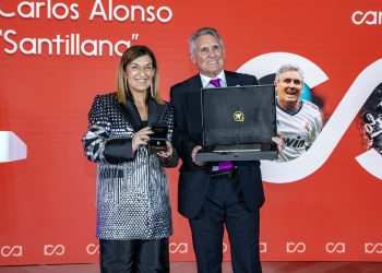 La presidenta Sáenz de Buruaga destaca el potencial turístico de Cantabria en la cena previa al Día de Cantabria en FITUR: «Somos una tierra que deja una huella imborrable»