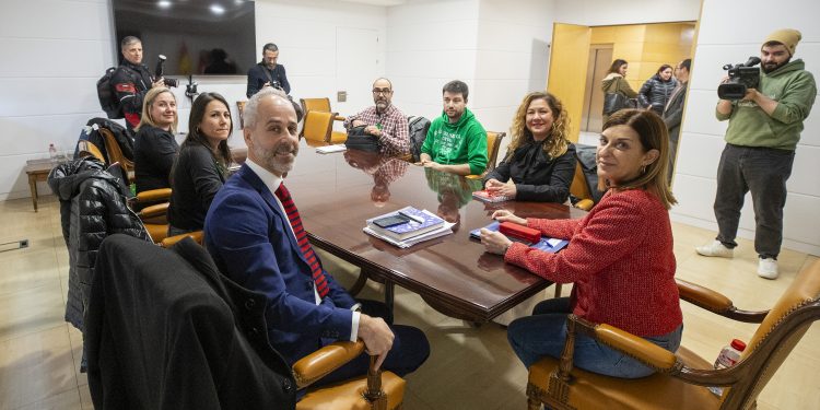 Gobierno y sindicatos docentes avanzan en el diálogo para mejorar la educación en Cantabria